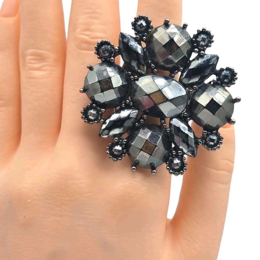 Cocktail Floral Ring Black Faceted Rhinestones Massive Statement Size 9.25 S3508